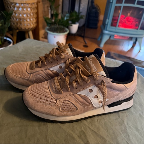 ❤️Day Special Saucony Shadow Sneakers Tan & White size 7.5 - Picture 2 of 8